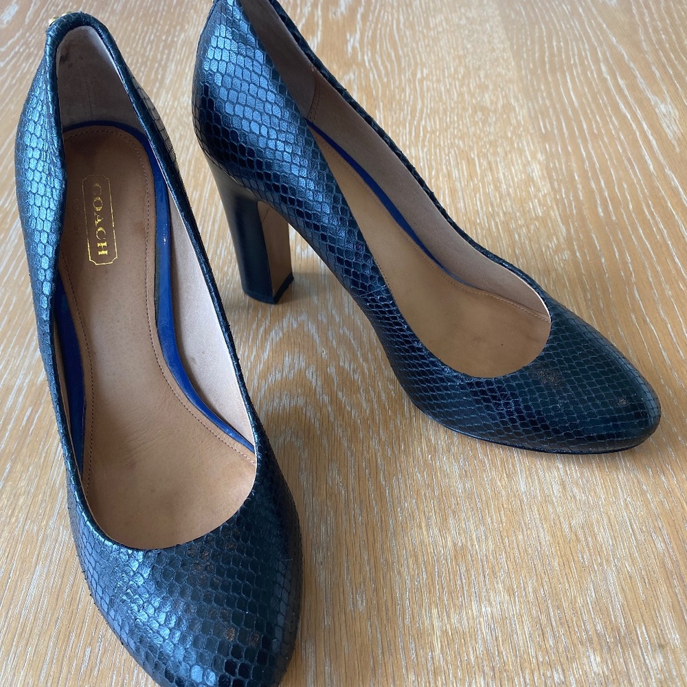 COACH pumps round toe black snakeskin high heels size 8